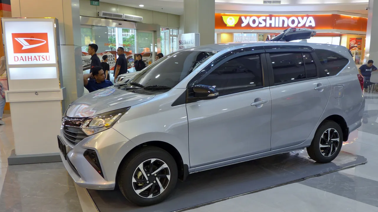 Mobil Sigra: Beda Tipe D, M, X, R dan Cara Memilihnya