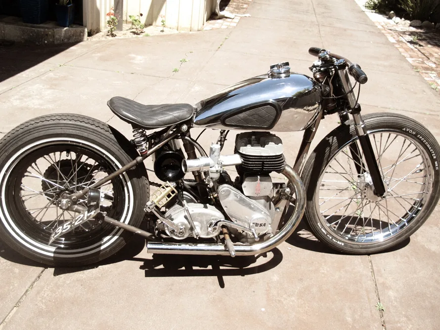 Contoh bobber berbasis BSA M20 dengan jok tunggal dan bentuk ringkas