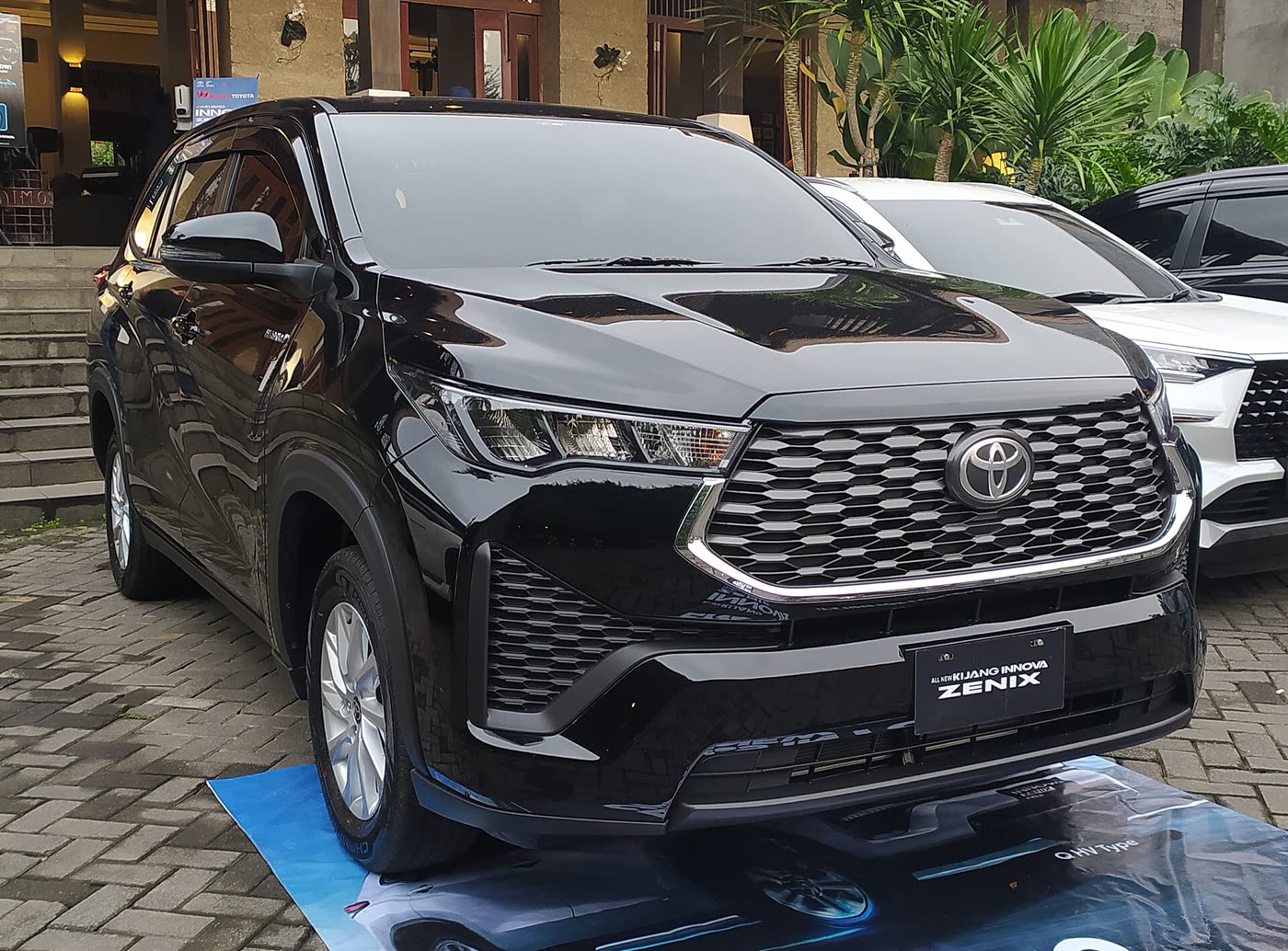 Toyota Kijang Innova Zenix Hybrid EV